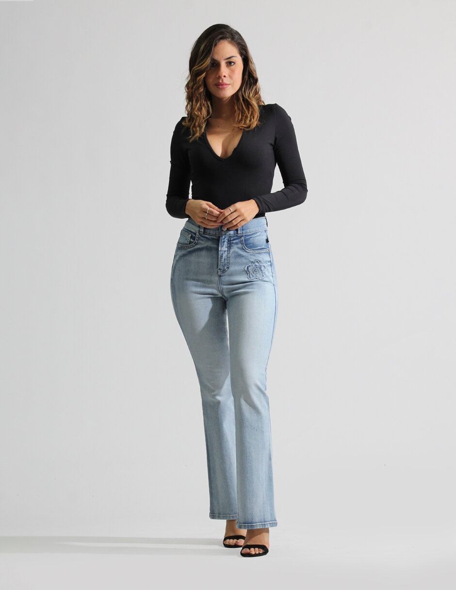 Jeans flare para mujer 3