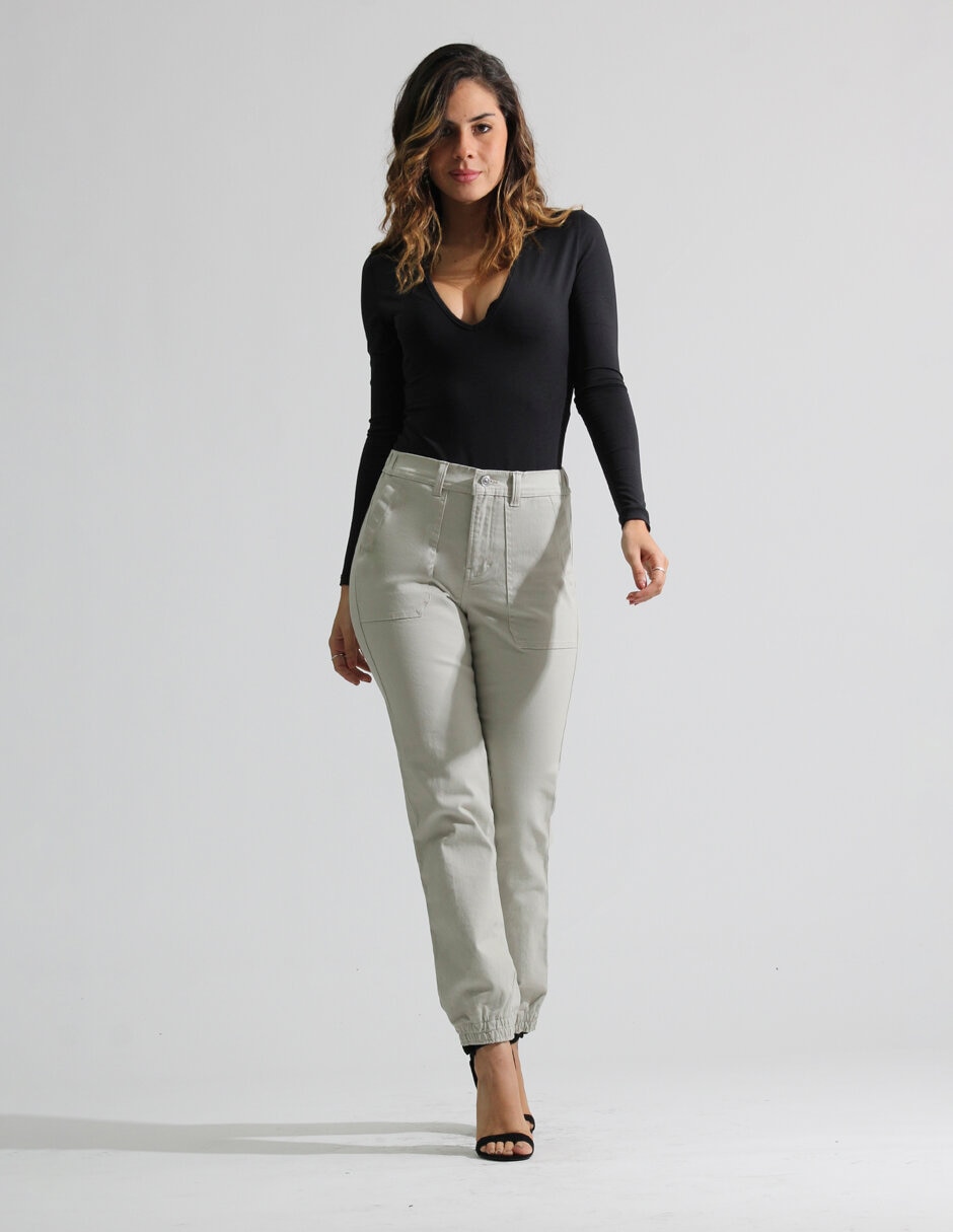 Pantalón cargo slim para mujer 3